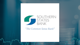 Critical Survey: Southern States Bancshares (NASDAQ:SSBK) vs. First Busey (NASDAQ:BUSE)