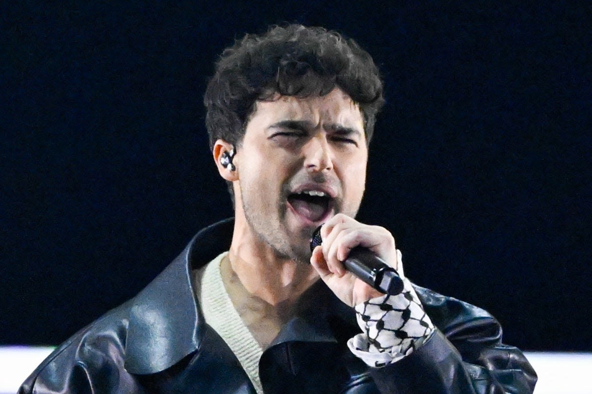 Eurovision organisers rebuke Swedish singer wearing Palestinian scarf onstage