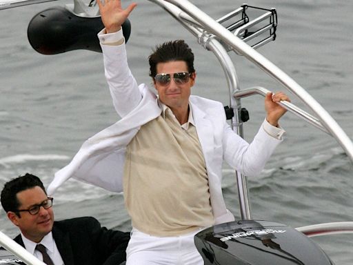 La visita sorpresa de Tom Cruise a Mallorca: chapuzón en el mar y paseo en barco mientras prepara su nueva película