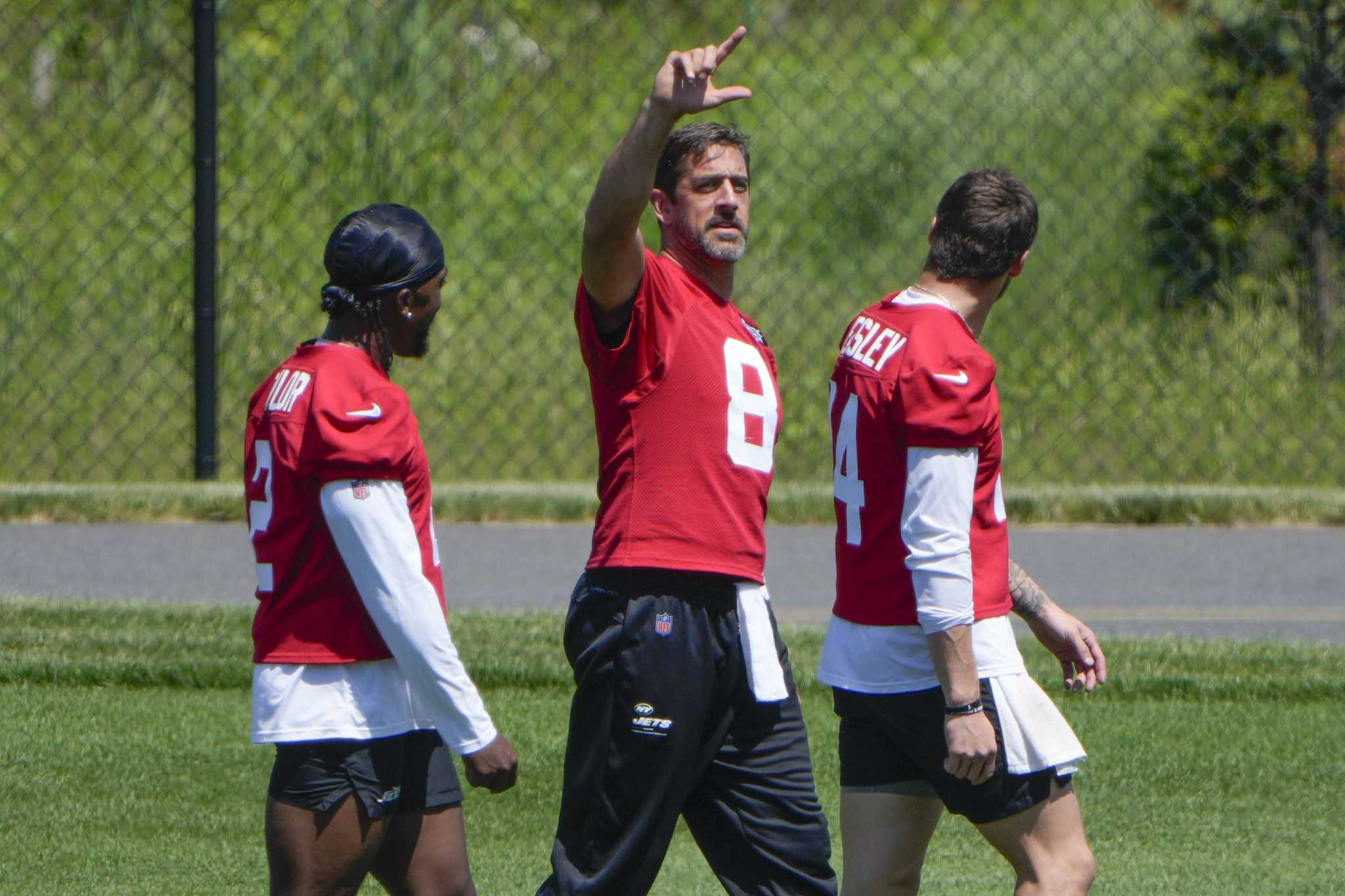 Jets QB Aaron Rodgers is 'doing everything' at practice in his return from torn Achilles tendon