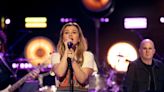 Fans Praise Kelly Clarkson's 'Out of This World' Vocals on Miley Cyrus and Stevie Nicks Cover