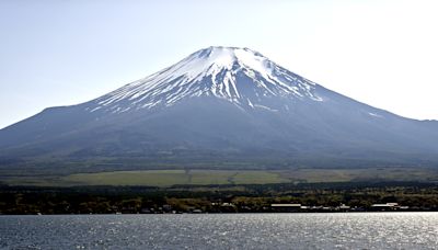 日警搜救失聯登山客 發現富士山火山口3人倒地心肺停止