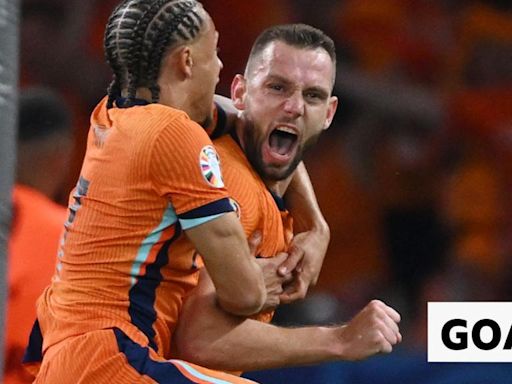 Euro 2024: Stefan de Vrij equalises for the Netherlands against Turkey