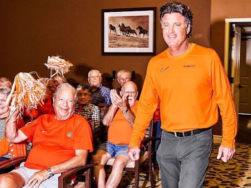 Bingo, movie nights and Mike Gundy! How Oklahoma State's radio show ended up at a retirement community