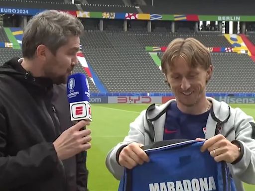 Luka Modric contradijo a Mbappé sobre su frase de la Eurocopa y quedó deslumbrado cuando le regalaron una camiseta de Maradona