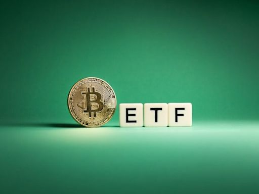 What Dip? Bitcoin ETFs Shake Off 'Dumb Money' Label With $300M Inflows