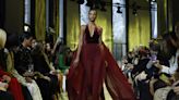 Un otoño floral en la pasarela de Elie Saab en París