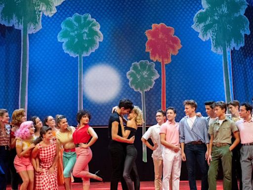 ‘Grease’ y ‘Stranger Sings’, musicales que rejuvenecen al público de teatro