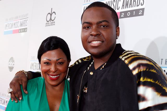 Police raid singer Sean Kingston's Florida mansion, arrest his mother on fraud and theft charges