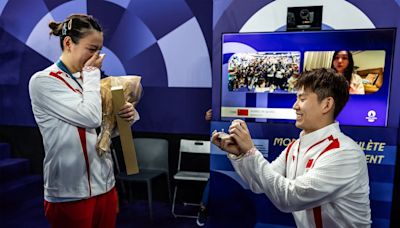 Video: China's Shuttler Liu Yu Chen Proposes To Partner Huang Ya Qiang After Her Gold Medal Triumph In...