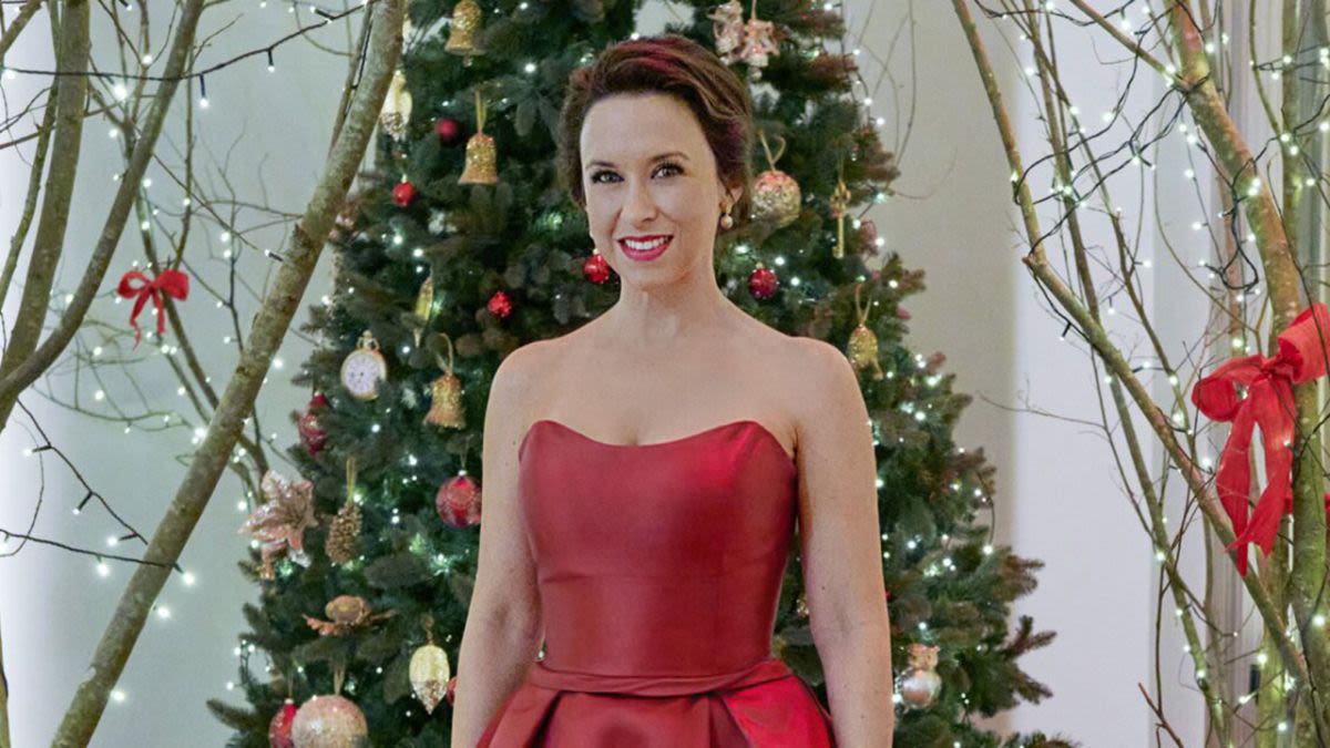 Lacey Chabert Wore The Perfect Summer Dress In Support Of Her New Hallmark Project, And A Cute Floral...