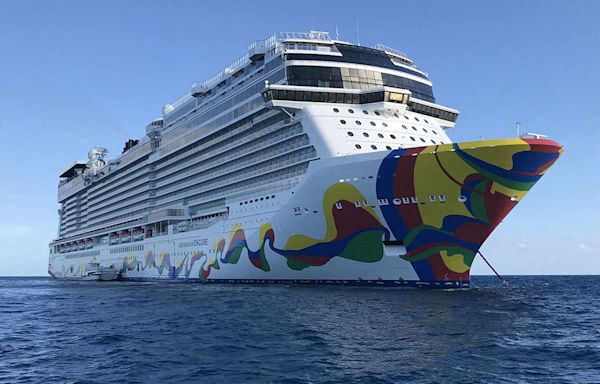 Cruise Ship Worker Accused of Stabbing 3 People with Scissors on Voyage to Alaska