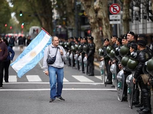 Marcha de 1º de Maio na Argentina vira convocação para greve geral no dia 9