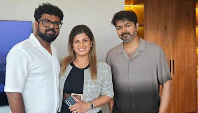 Rambha meets her Minsara Kanna co-star Thalapathy Vijay ‘after years’