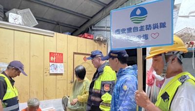 迎戰強颱凱米 雲林北港警組隊勸導低窪居民做好撤移準備 | 蕃新聞