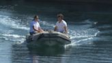 Pedro y Noelia, los monitores de campamento que salvaron la vida a un hombre que cayó al agua con su coche