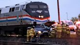 Camioneta es impactada por tren al norte de Nueva York y mueren tres personas