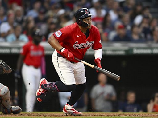 Josh Naylor singles home his brother Bo with the go-ahead run in the 8th, Guardians edge Tigers 2-1