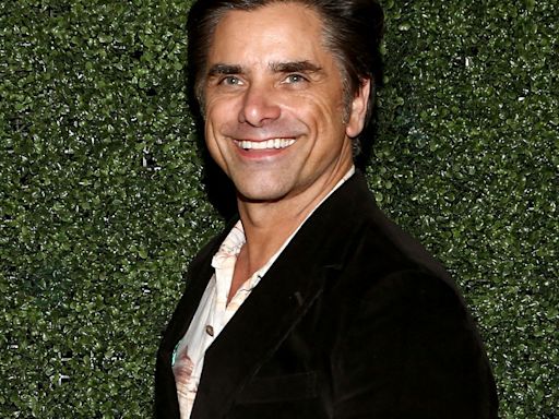 John Stamos Shares Full House Reunion Pic With Olsen Twins