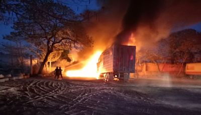 Se incendia tráiler en posada de chóferes en carretera Mérida-Umán