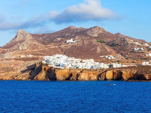 Greece heatwave latest: ‘Relentless’ search for two missing hikers intensifies in record temperatures