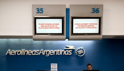 Obligan a aerolíneas a garantizar 50% del servicio durante huelgas en Argentina