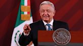 AMLO anuncia aumento salarial de 10% a maestros