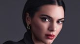 Kendall Jenner derrocha belleza en traje de baño animal print rojo