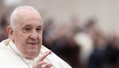 Papa Francisco pidió a militares "poner las armas al servicio de la paz y la fraternidad"