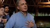 "Lo peor es quedarse quietas por orden de un gobierno": Uribe, contra el Ejército y Petro