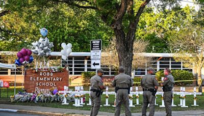 Exjefe de policía escolar de Uvalde, acusado por poner en riesgo a niños en tiroteo de la primaria Robb - El Diario NY