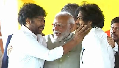 Chiranjeevi Gets Emotional After PM Narendra Modi Hugs Pawan Kalyan in Swearing-In Ceremony, Watch