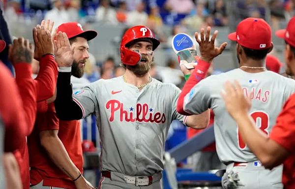 Phillies maul Marlins with 22-hit barrage, but J.T. Realmuto leaves with bruised left knee