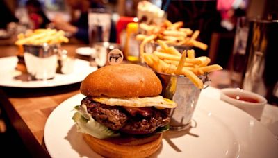 Las Vegas Strip burger restaurant to close after 14 years