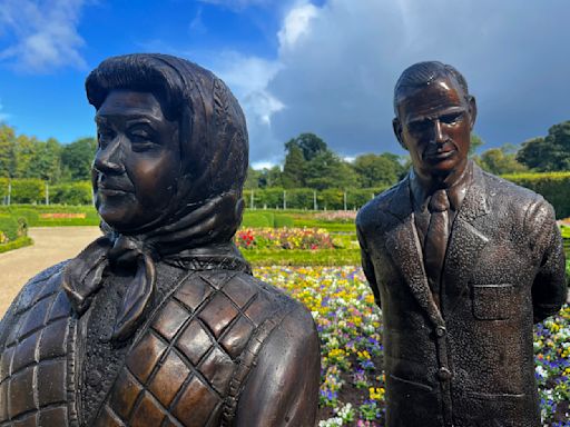 La Reina Isabel II tiene una nueva estatua en Irlanda del Norte y las reacciones fueron "diversas"