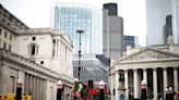 El Banco de Inglaterra sube los tipos al 1% pese a la amenaza de recesión