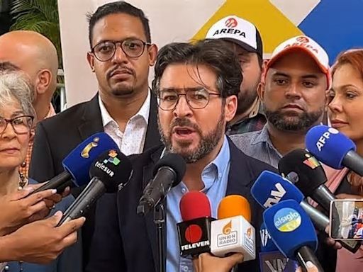 Ceballos se lanza a la presidencia: Inscribió candidatura en el CNE