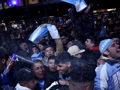 'Se sufrió un montón, pero feliz': 120 minutos con los hinchas argentinos de la Copa América