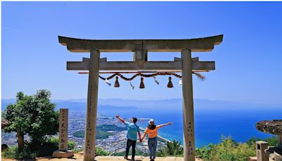 日本遊四國香川縣必來超壯觀天空鳥居，站上高屋神社本宮，眺望瀨戶內海蔚藍海景！
