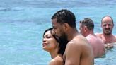 ¡Rosario Dawson y su novio derrochan pasión en la playa! ¡Míralos!