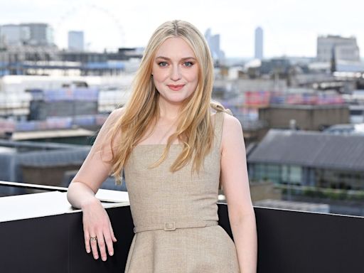 Hablamos con Dakota Fanning sobre su carrera, sus trucos de belleza y cómo se prepara para una 'red carpet'