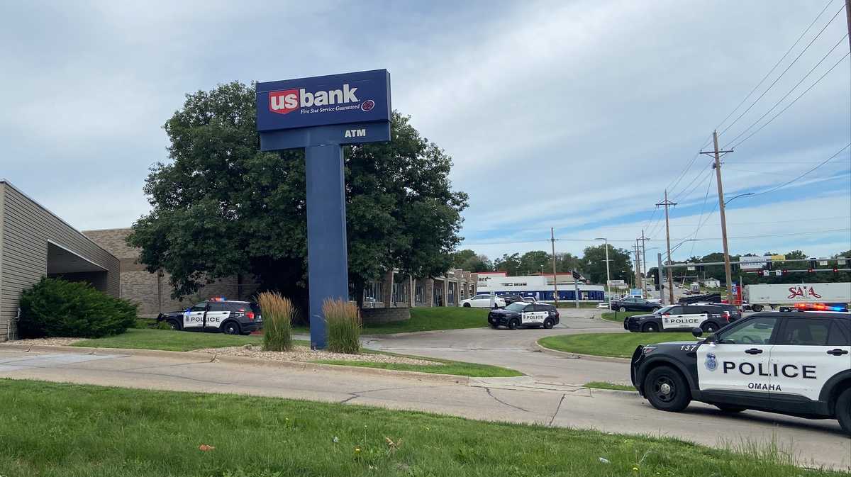 Suspects flee with 'undisclosed amount of money' after US Bank robbery, Omaha police say