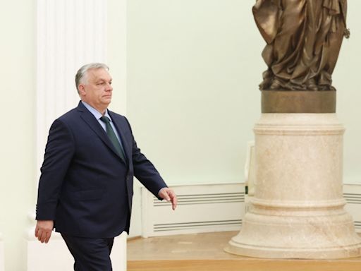 Orban’s new right-wing group hits EU parliament threshold