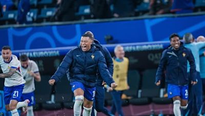 France-Portugal: "C'est dingue !", Mbappé raconte sa séance de tirs au but... depuis le banc de touche