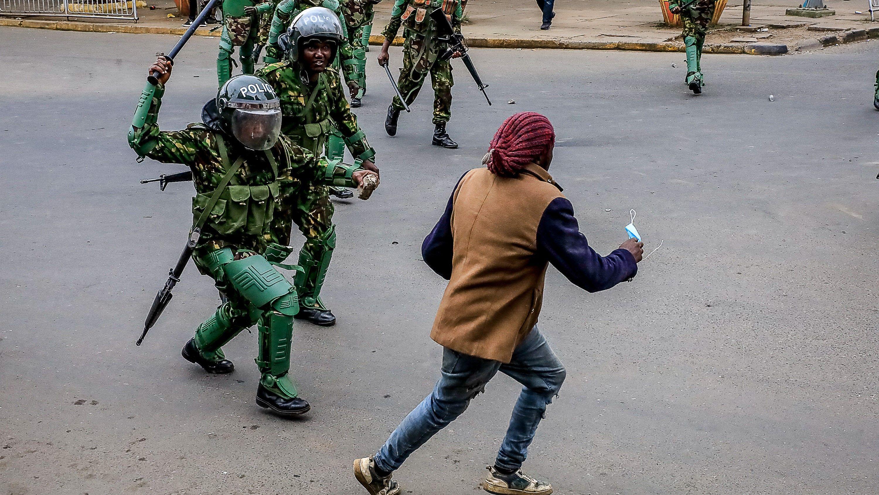 Kenyan court suspends police ban on protests