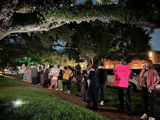 What a Friday night looks like outside Ted Cruz's front lawn