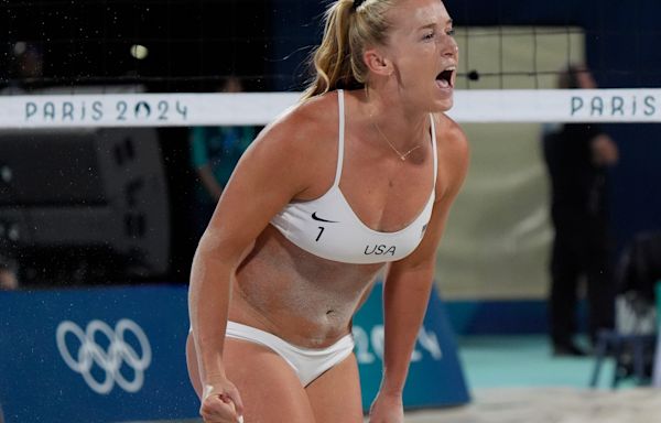 Team USA tops Team Italy in round of 16 beach volleyball match