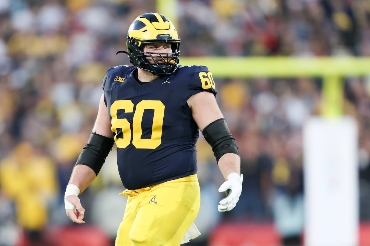 Michigan center signing with 49ers as undrafted free agent