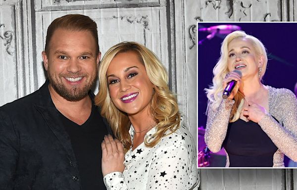 Kellie Pickler sings ballad written with late husband in 1st performance since his suicide