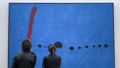 El traslado temporal de los 'Azules' desvela en Grenoble a un Miró entre sueño y pesadilla